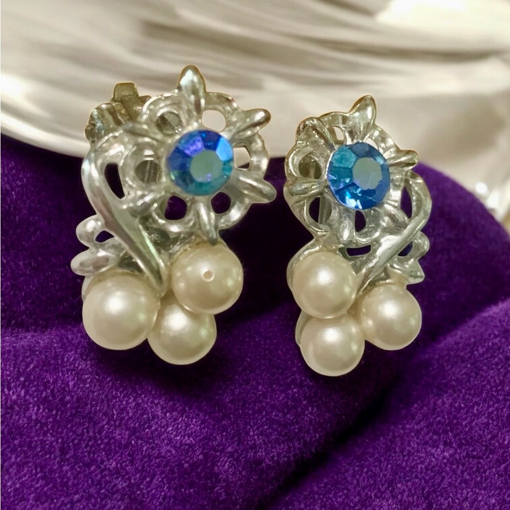 Vintage Aurora Borealis Crystal Clip On Faux Pearl
Earrings Iridescent AB
